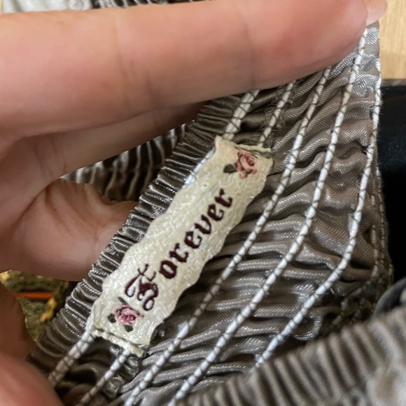 FOREVER- Satin like strapless dress - Picture 2 of 3